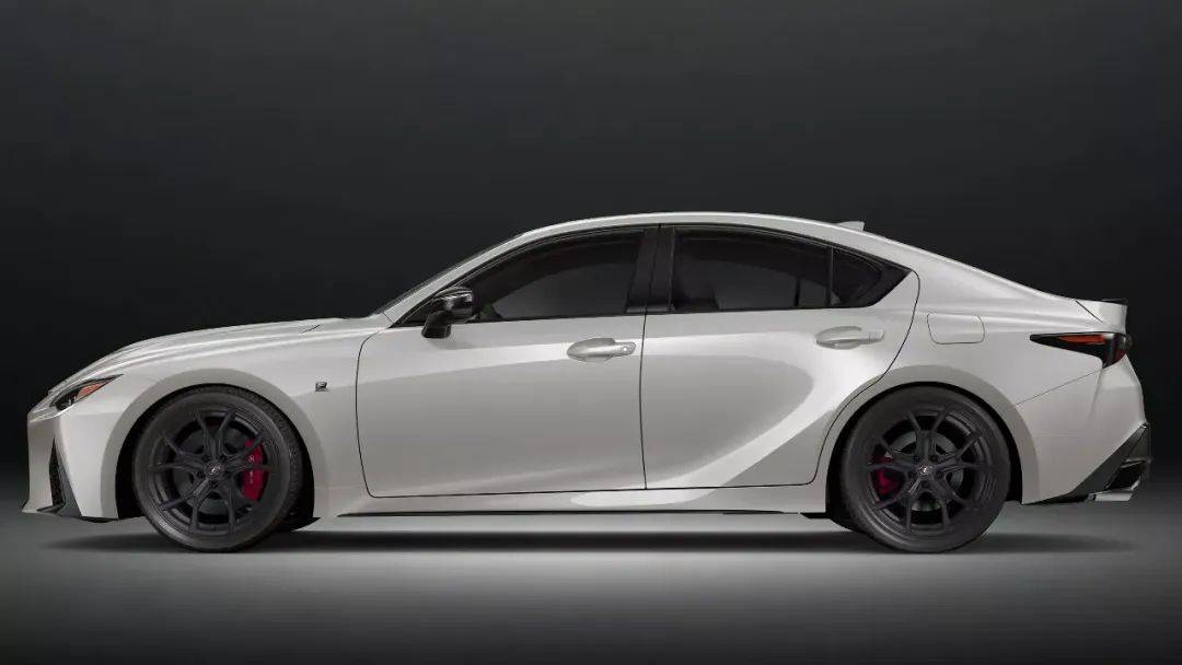 雷克薩斯日本市場發(fā)布IS 500“巔峰版”,升級制動,依舊是自吸大V8