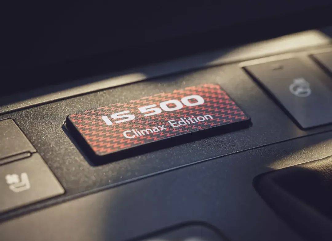 雷克薩斯日本市場發(fā)布IS 500“巔峰版”,升級制動,依舊是自吸大V8