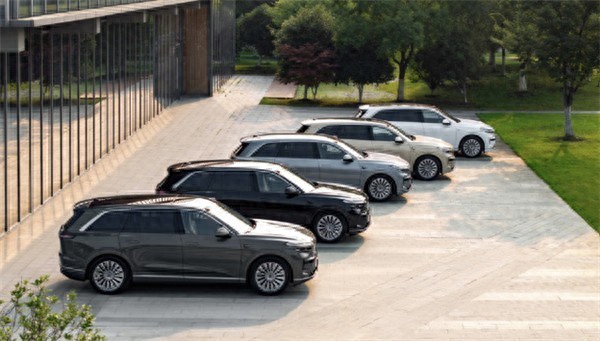 樂道L90五種配色官宣|零跑B01純電轎車開售|小鵬G7定檔