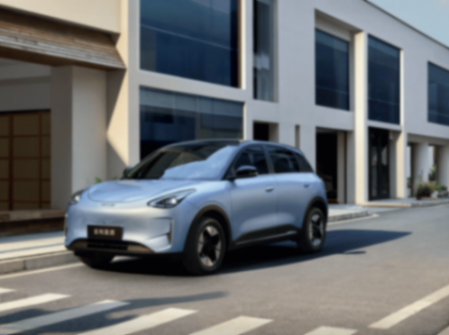 半年超140.9萬輛!吉利汽車銷量創新高,年目標上調至300萬輛