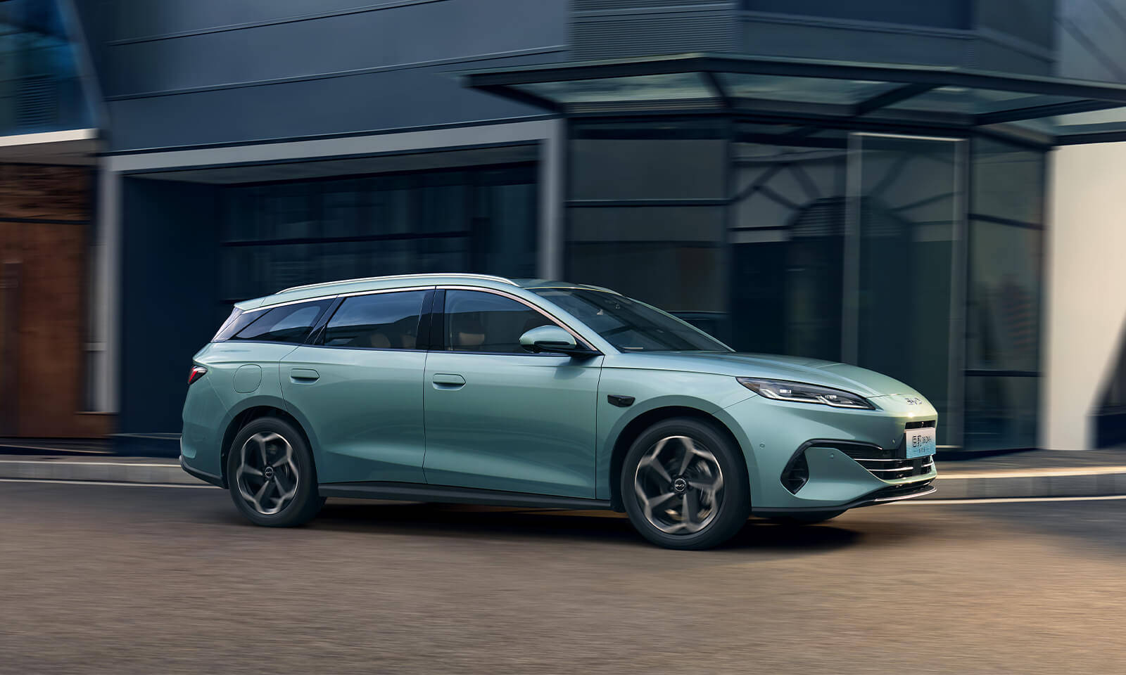 10萬級超混旅行車破界而來 海豹06DM-i旅行版叩響全民瓦罐時代