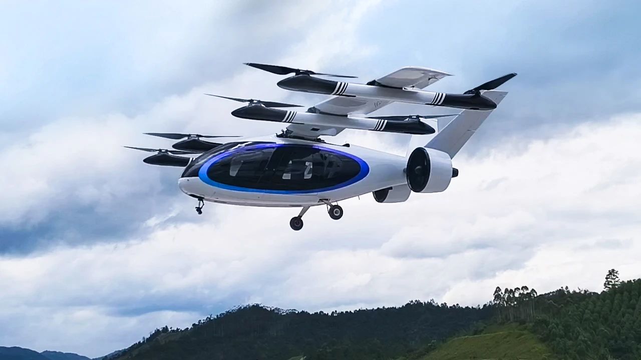 廣汽首款復合翼飛行汽車GOVY AirJet首飛
