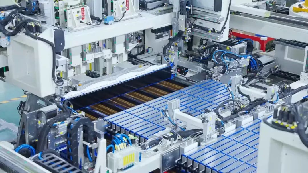 狂飆的吉利新能源，與李書福的動力電池江湖