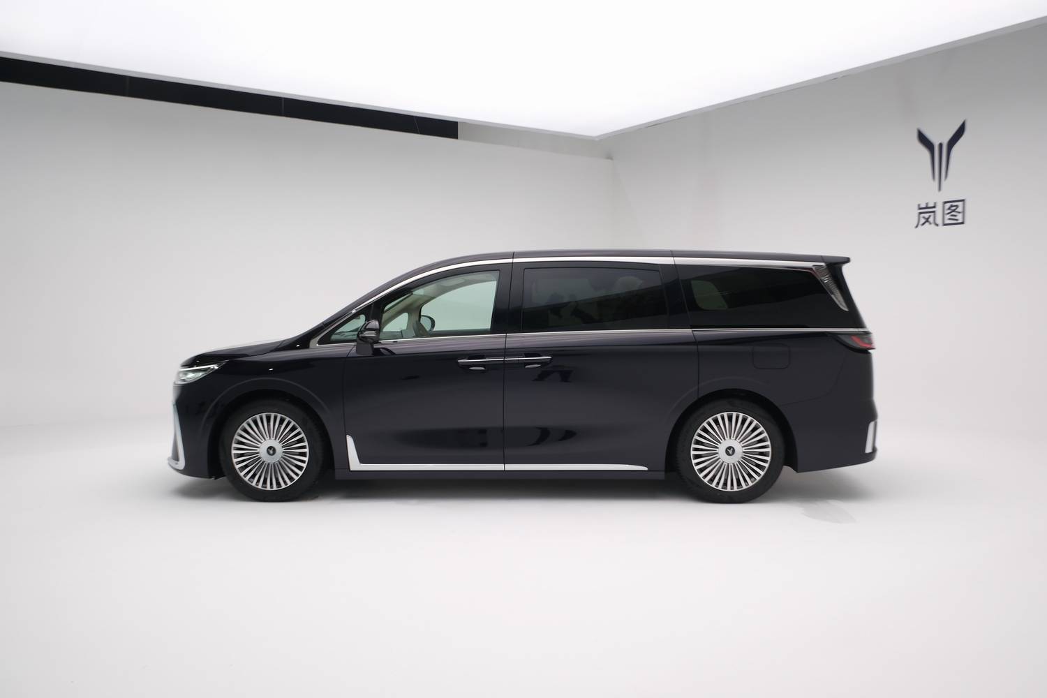 6月銷售7967臺 嵐圖夢想家斬獲新能源MPV 6月銷量冠軍