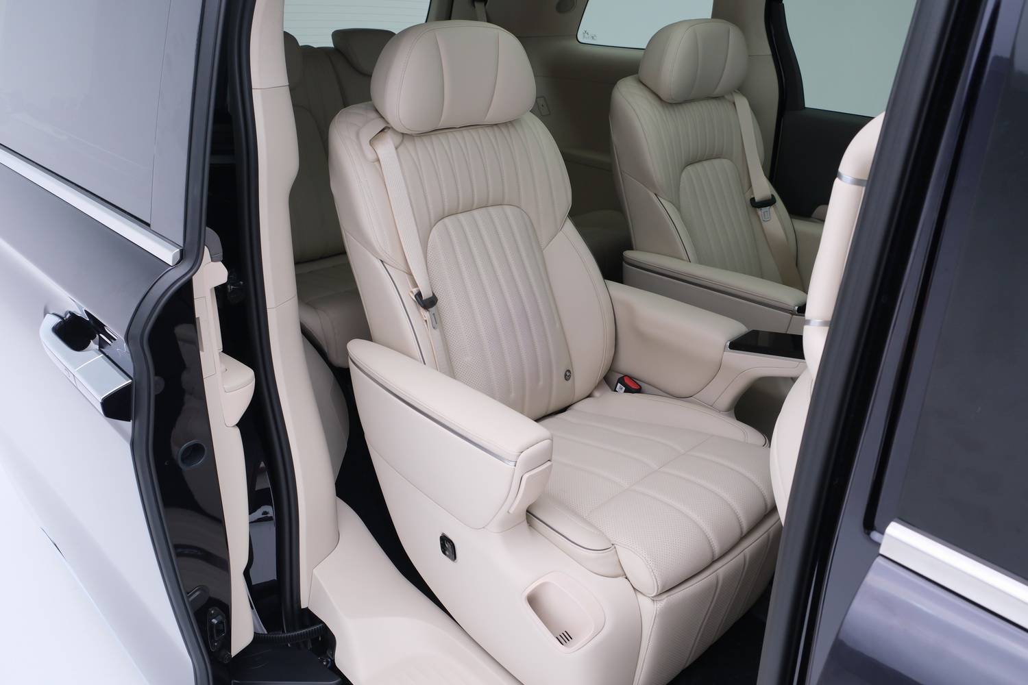 6月銷售7967臺 嵐圖夢想家斬獲新能源MPV 6月銷量冠軍