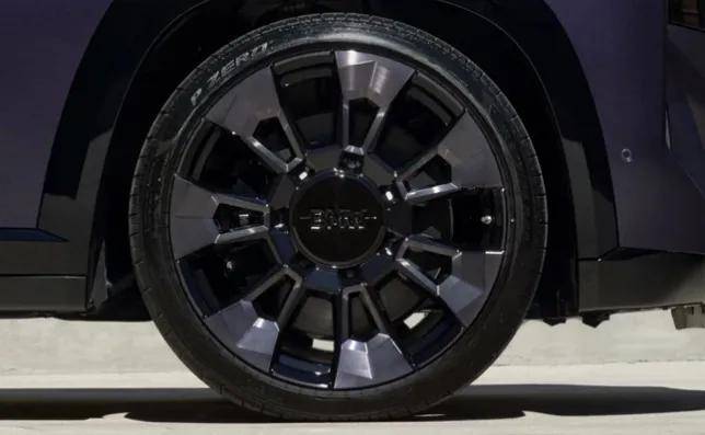 潮流“單品”BMW XM by KITH