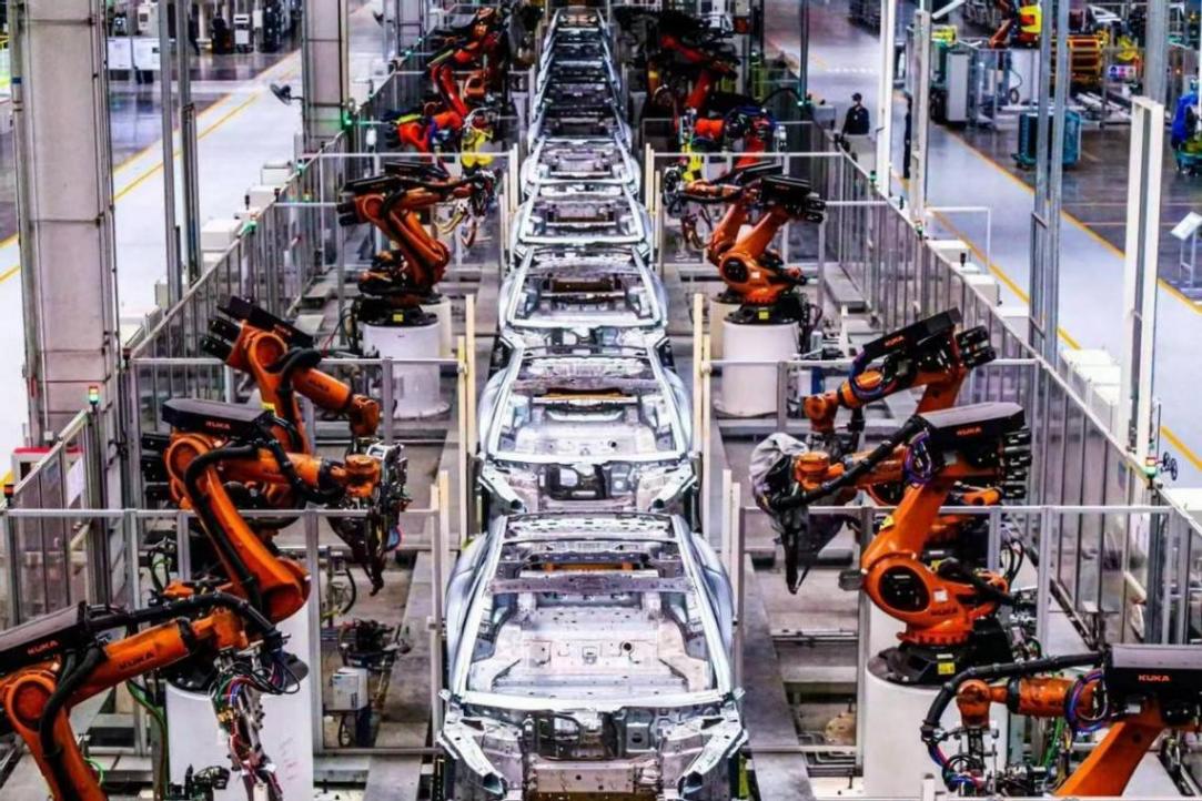 雖遲但到 上市一年之后享界S9有了Logo