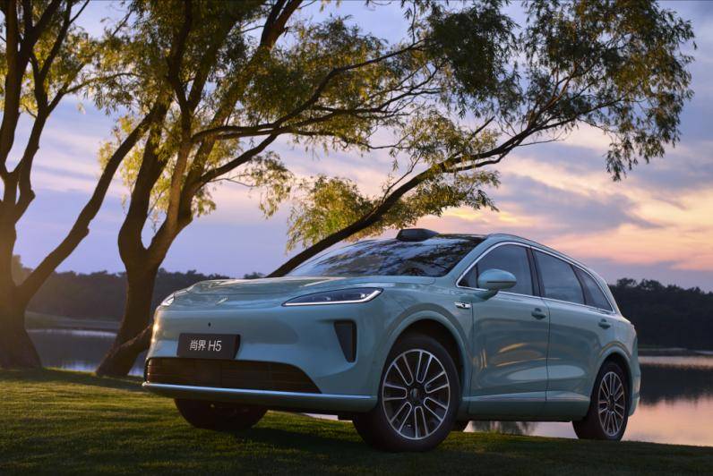 華為三界發力:問界M8推純電版,享界S9T美出圈,尚界H5普及智駕