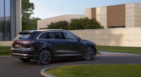 華為三界發力:問界M8推純電版,享界S9T美出圈,尚界H5普及智駕