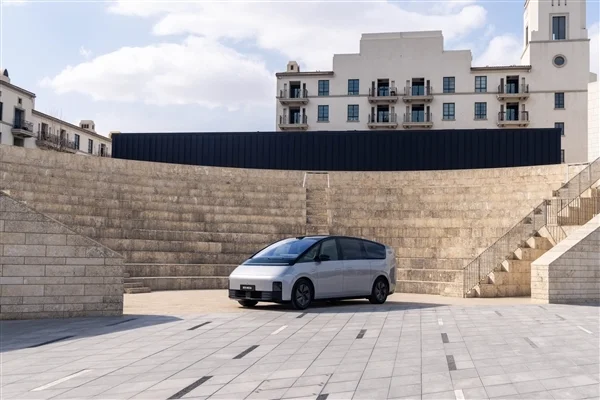 理想高管回應MEGA交付時間久：曾因銷量慘淡縮減產能