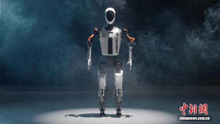 人形機器人“凌樞”在合肥發布 可實現跨場景集群作業
