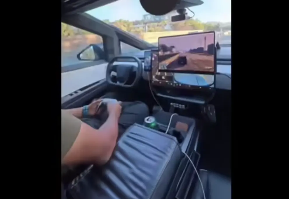 馬斯克:即將可以邊開車邊打游戲