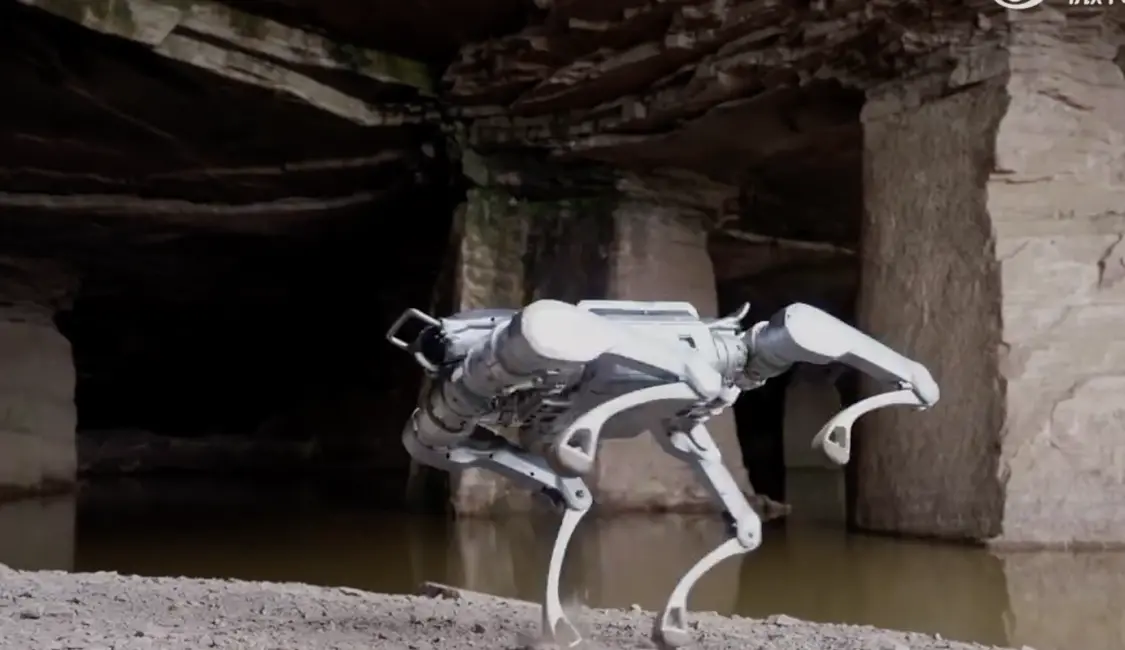 宇樹發布新款四足機器狗：重約37Kg，能越野和負重爬山