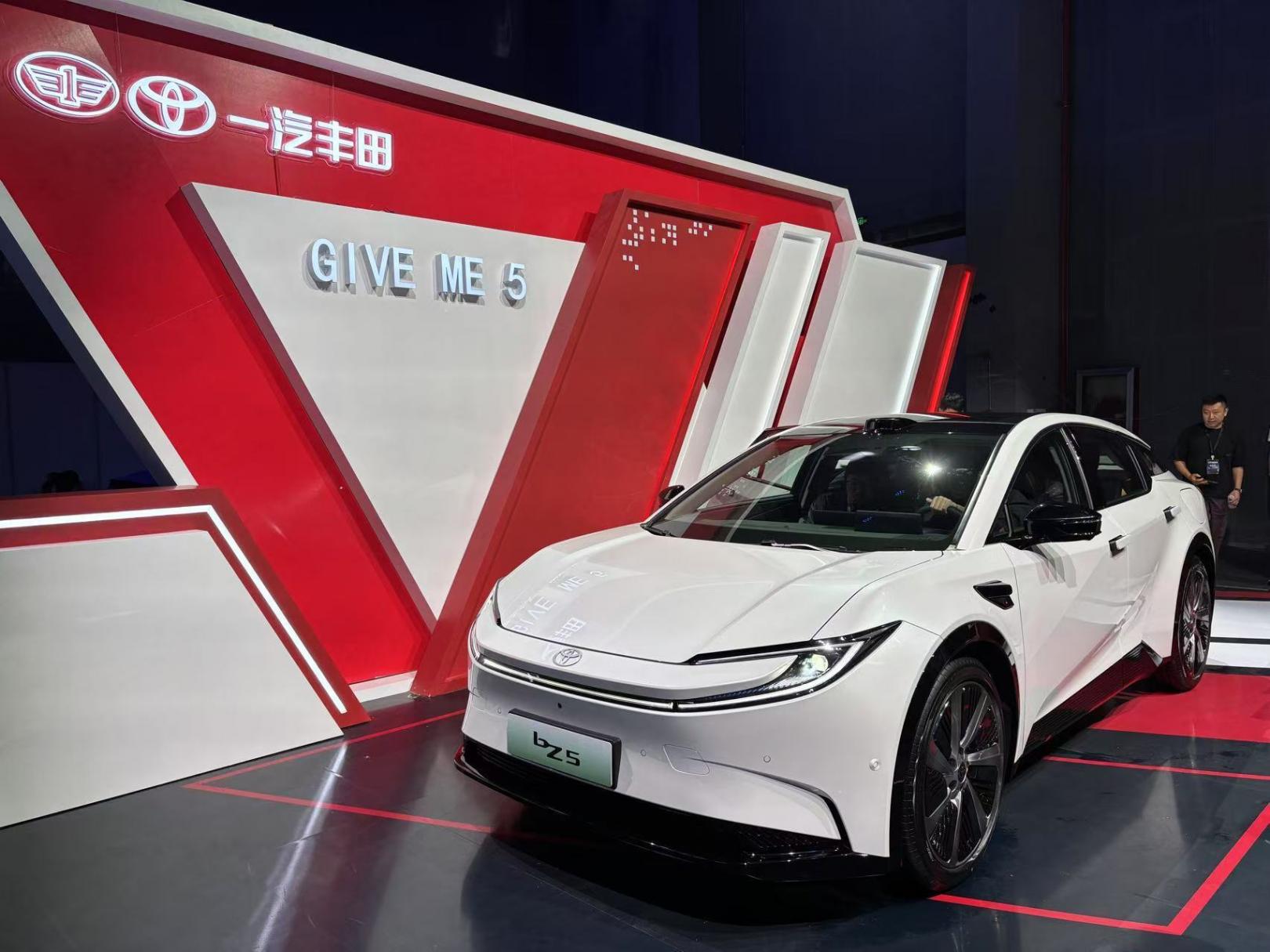 上半年銷量創4年來新高!豐田上調2025年產量目標至約1000萬輛,豐田中國:在華銷量目標不變