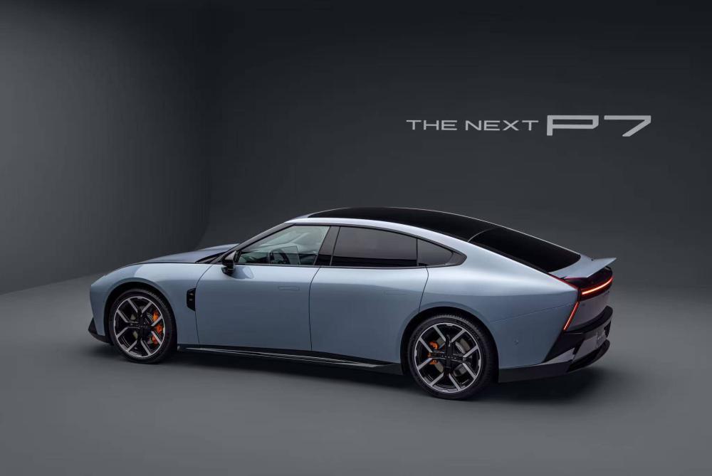 全新小鵬P7正式亮相,會(huì)點(diǎn)頭的中控大屏提升人車交互