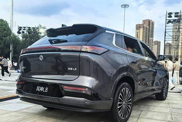 東風風神L7實車首秀:智能座艙三件套配齊 續航超1500公里