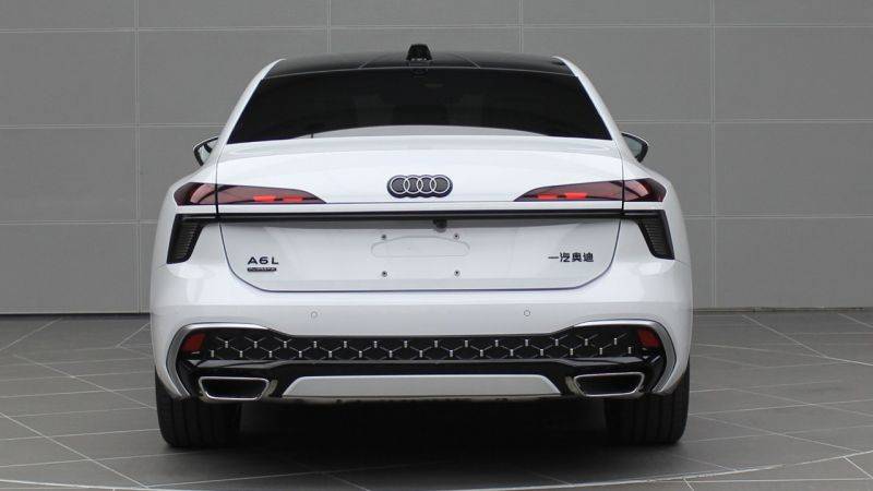 與蔚來、小鵬9月交付量同比大幅增長截然不同的是,理想汽車在本月遭遇了交付量的顯著滑坡,成為“蔚小理”陣營中唯一持續承壓的品牌。數據顯示,今年9月理想汽車單月交付量為3.4萬輛,相較于去年同期的5.37萬輛,同比降幅達36.8%。